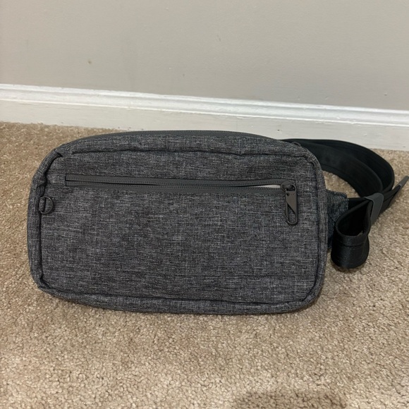 Made by Design Antitheft RFID Hip Sling Pack in Gray - Picture 4 of 11